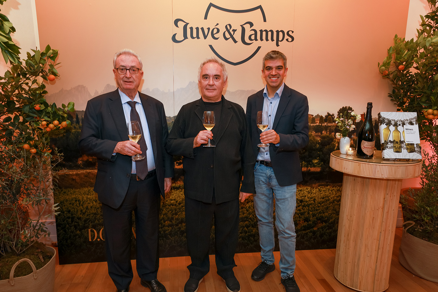 Juvé & Camps presenta en primicia en Nueva York la versión en inglés del Sapiens del Vino junto a Ferran Adrià y Ferran Centelles