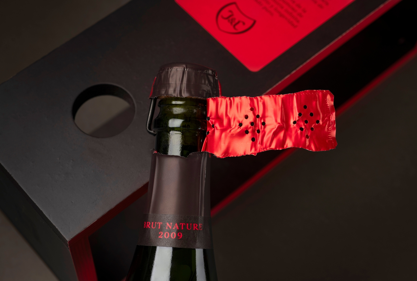 Cava Reserva Familia V36 collar detail limited edition