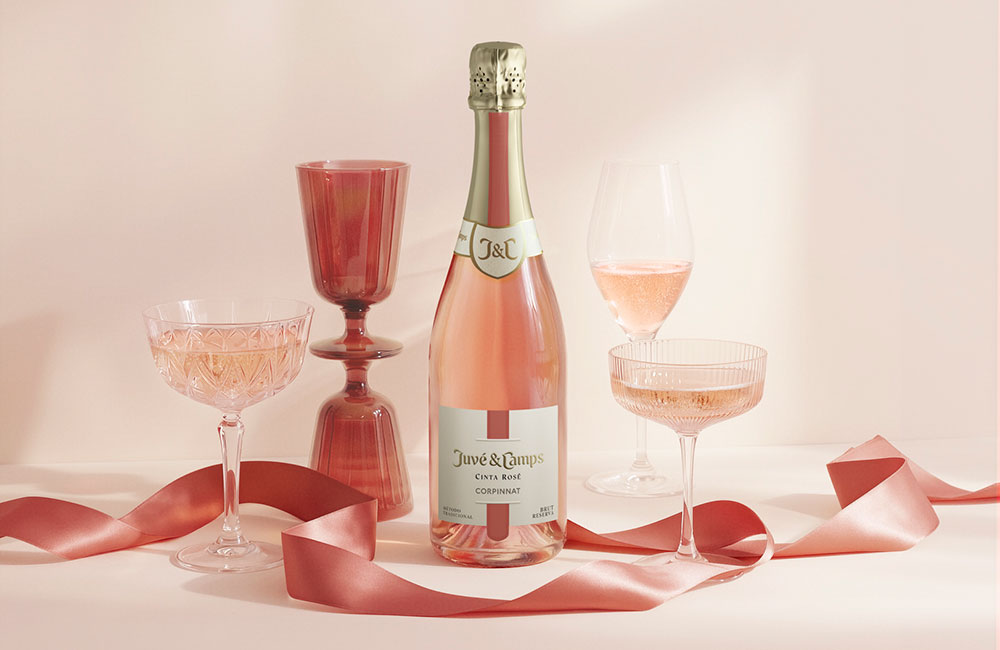 Bottle of Cinta Rosé surrounded by glasses